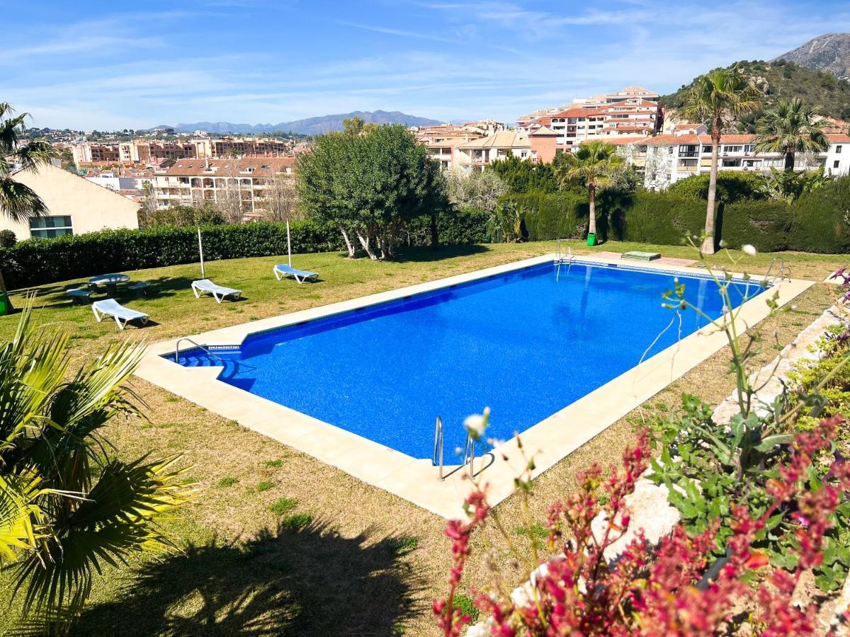 Apartamento A 900 M De La Playa Y Con Vistas Al Mar En Fuengirola Exteriör bild