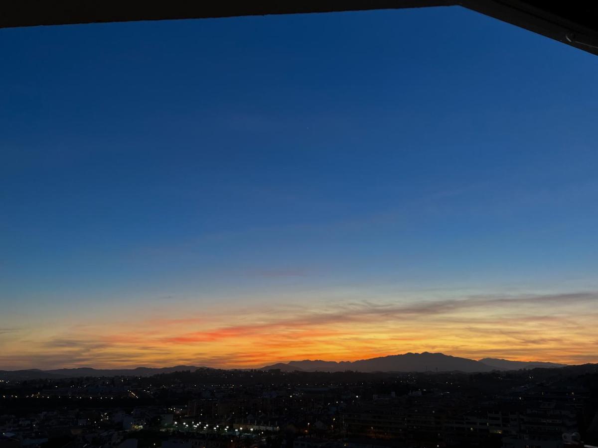 Apartamento A 900 M De La Playa Y Con Vistas Al Mar En Fuengirola Exteriör bild